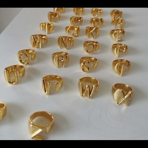 bold + classy initial ring - Picture 3 of 10